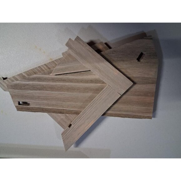 Avon Nativity Collectibles 1985 Wooden Stable With Angel Figurine For Christmas - Picture 7 of 8